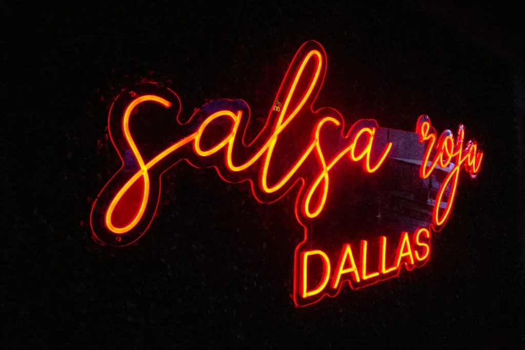Salsa Roja Dallas: script neon on black